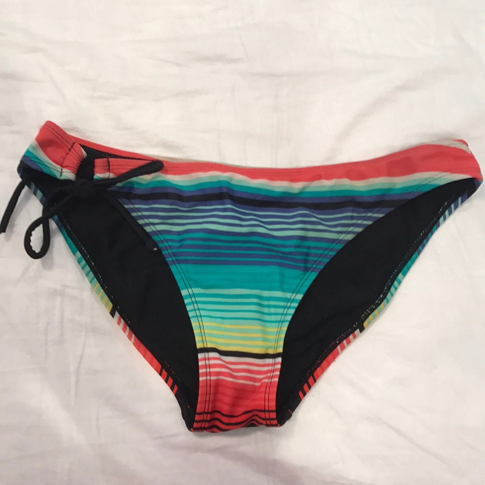 Medium Roxy bikini bottoms.